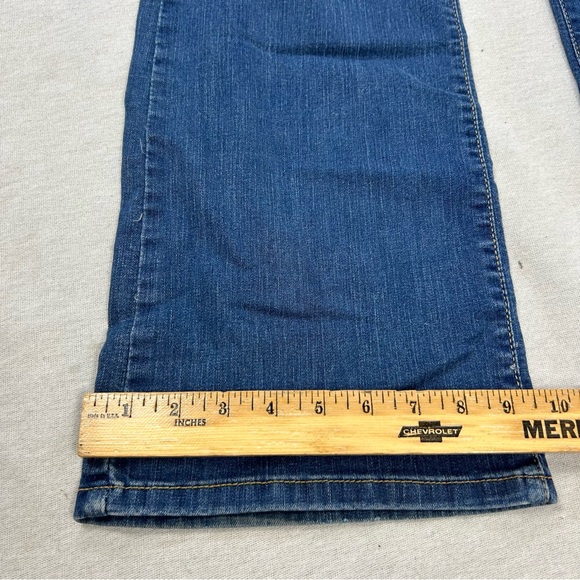 Levi’s Medium Wash High Rise Perfectly Slimming 512 Boot Cut Jeans Size 12 LONG - Picture 8 of 10